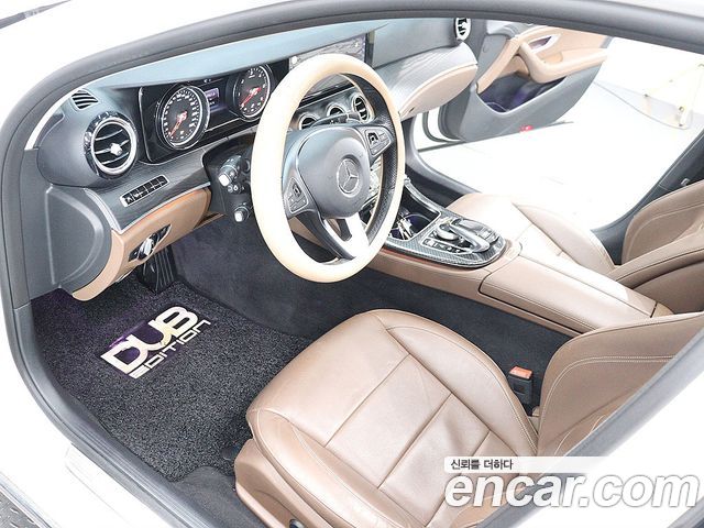 Mercedes-Benz E-Class 2018 — photo 16