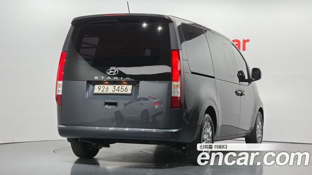 Hyundai Staria 2022 — photo 2