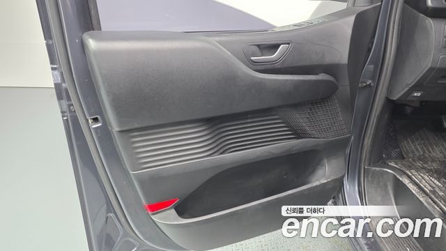 Hyundai Staria 2022 — photo 14