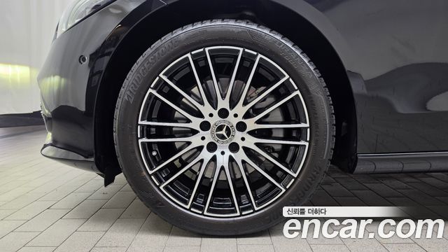 Mercedes-Benz C-Class 2023 — photo 5