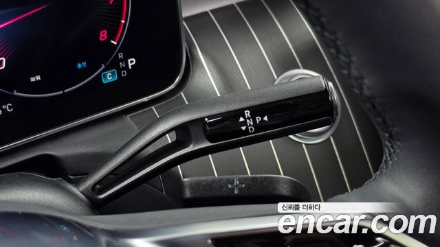 Mercedes-Benz C-Class 2023 — photo 12