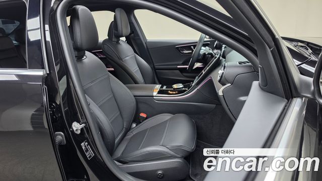 Mercedes-Benz C-Class 2023 — photo 17