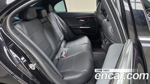 Mercedes-Benz C-Class 2023 — photo 18