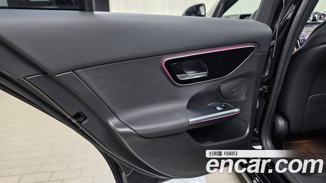 Mercedes-Benz C-Class 2023 — photo 15