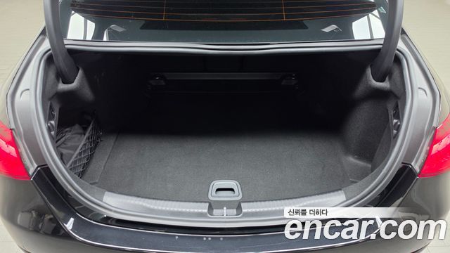Mercedes-Benz C-Class 2023 — photo 31