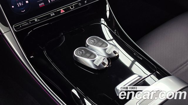 Mercedes-Benz C-Class 2023 — photo 32