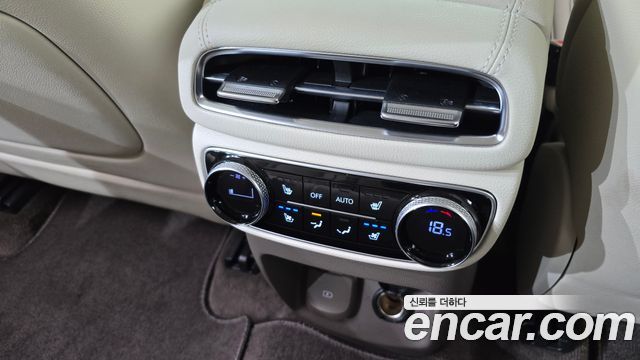 Genesis GV80 2023 — photo 31