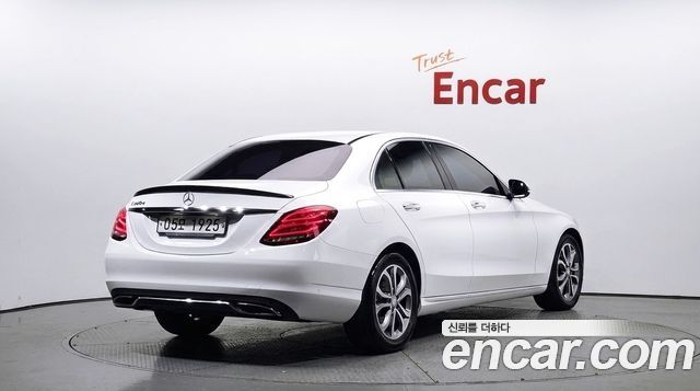 Mercedes-Benz C-Class 2017 — photo 2