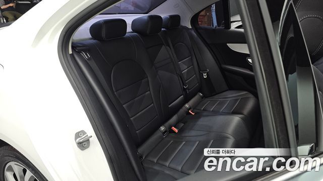 Mercedes-Benz C-Class 2017 — photo 18