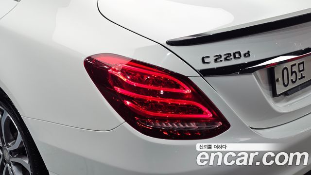 Mercedes-Benz C-Class 2017 — photo 9