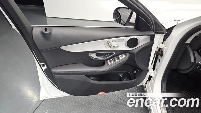 Mercedes-Benz C-Class 2017 — photo 14
