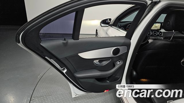 Mercedes-Benz C-Class 2017 — photo 15