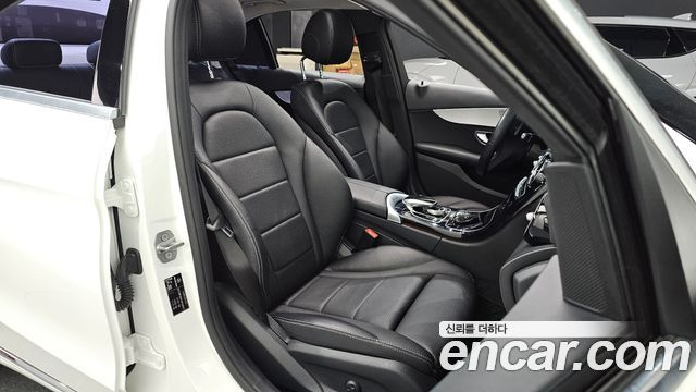 Mercedes-Benz C-Class 2017 — photo 16