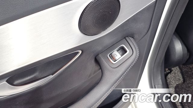 Mercedes-Benz C-Class 2017 — photo 30