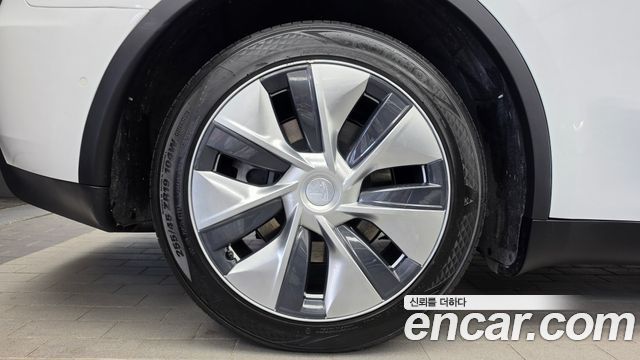 Tesla Model Y 2022 — photo 5