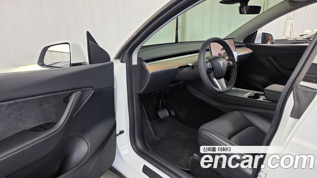 Tesla Model Y 2022 — photo 13