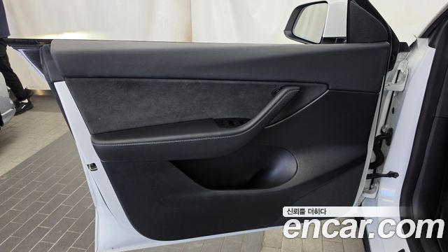 Tesla Model Y 2022 — photo 14