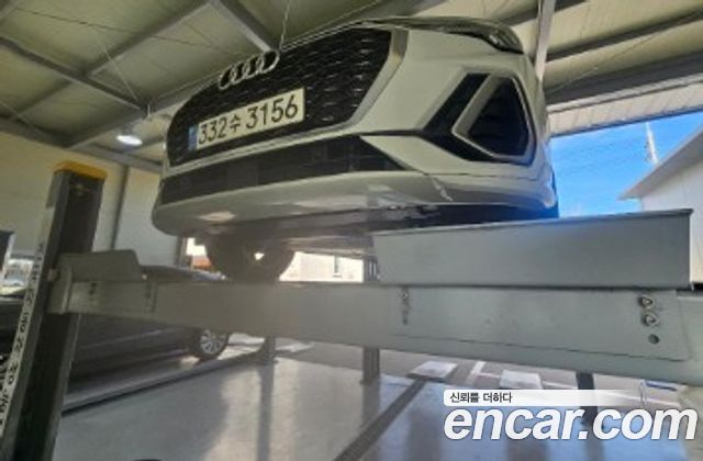 Audi Q3 2022 — photo 1