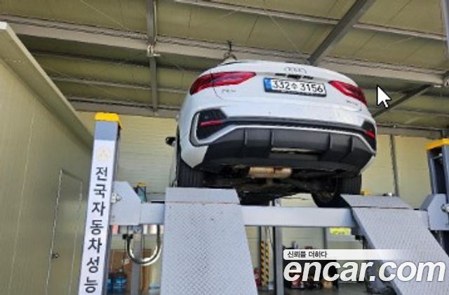 Audi Q3 2022 — photo 2