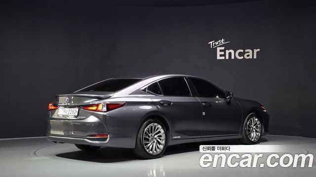 Lexus ES 2022 — photo 2
