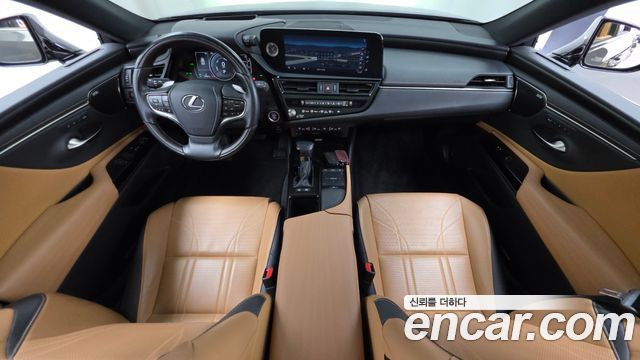 Lexus ES 2022 — photo 10