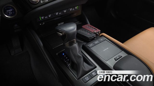 Lexus ES 2022 — photo 12