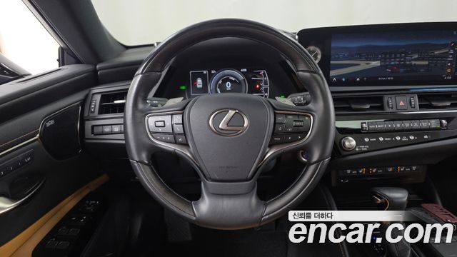 Lexus ES 2022 — photo 19