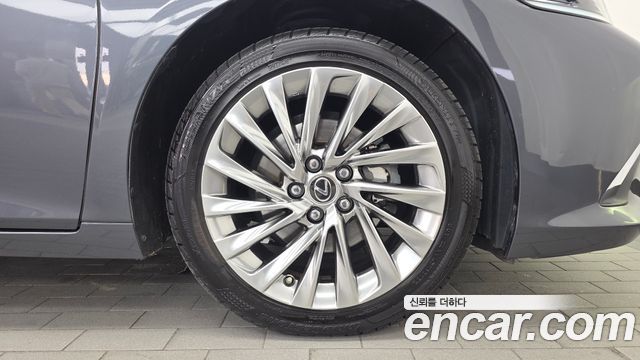 Lexus ES 2022 — photo 7