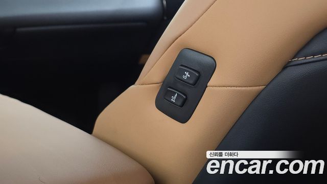 Lexus ES 2022 — photo 29