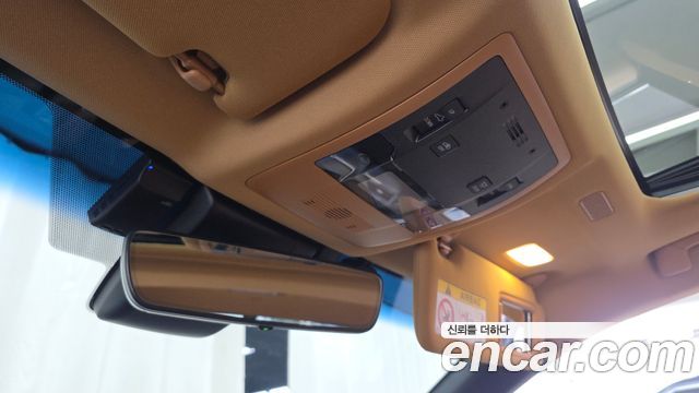 Lexus ES 2022 — photo 32