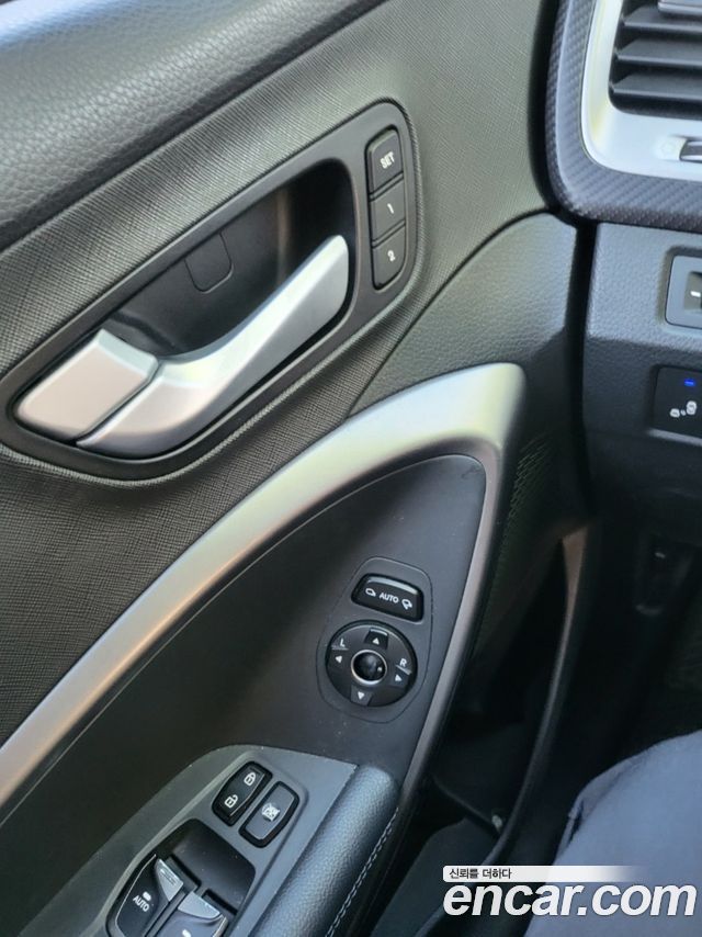Hyundai Santafe 2016 — photo 12