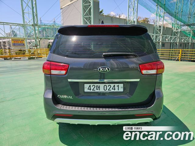 Kia Canival 2016 — photo 4