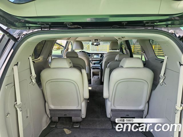 Kia Canival 2016 — photo 11