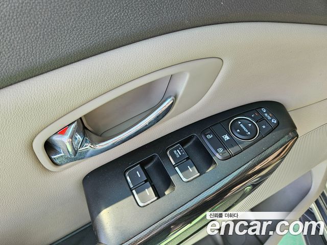 Kia Canival 2016 — photo 16