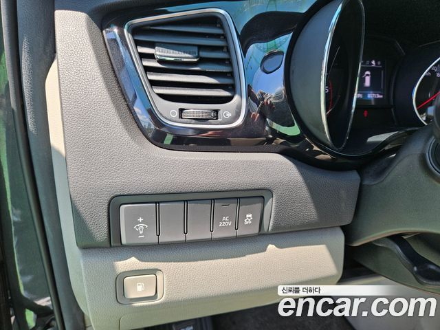 Kia Canival 2016 — photo 17