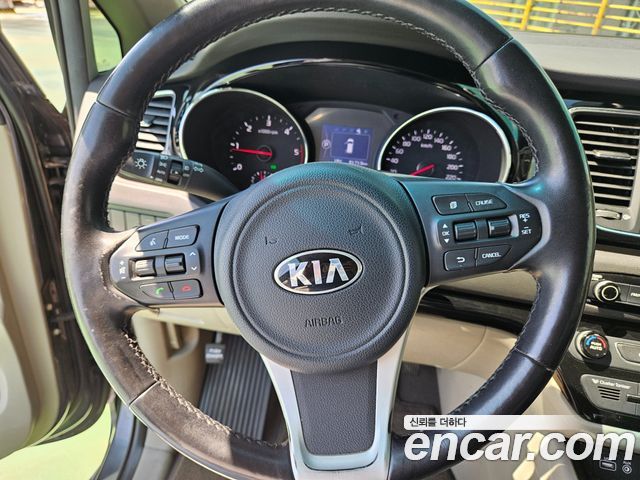 Kia Canival 2016 — photo 18