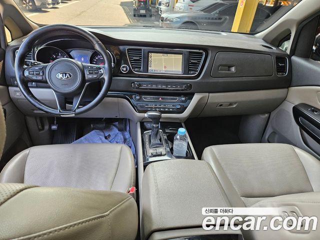 Kia Canival 2017 — photo 7
