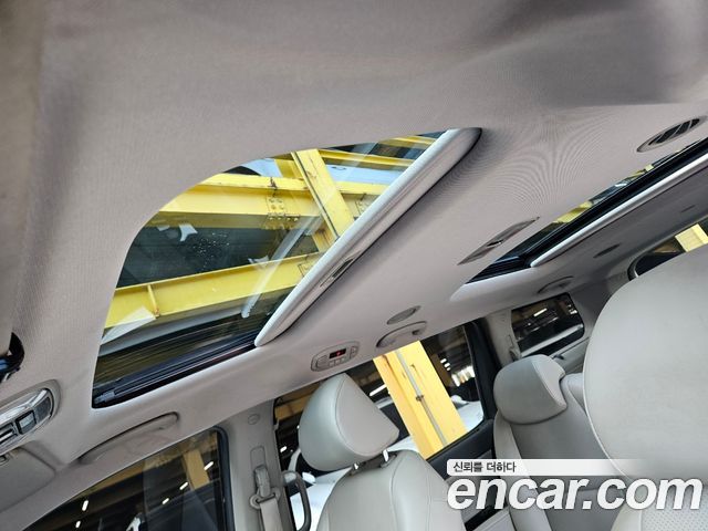 Kia Canival 2017 — photo 11