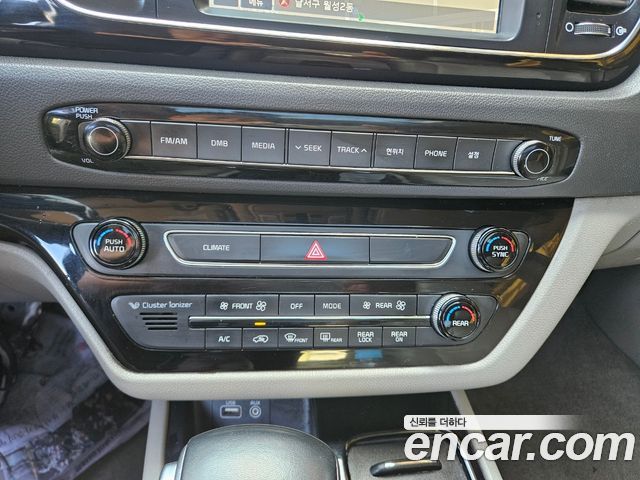 Kia Canival 2017 — photo 16