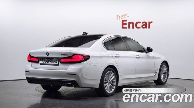 BMW 5-Series 2021 — photo 2