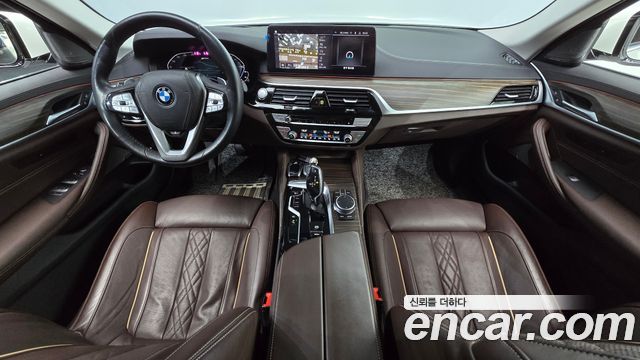 BMW 5-Series 2021 — photo 10