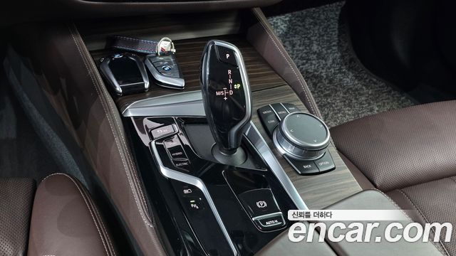 BMW 5-Series 2021 — photo 12