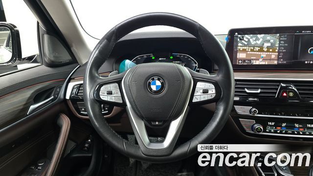 BMW 5-Series 2021 — photo 18