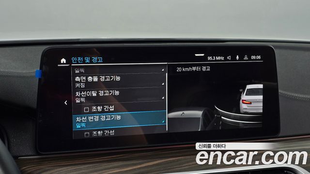 BMW 5-Series 2021 — photo 22