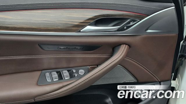 BMW 5-Series 2021 — photo 25