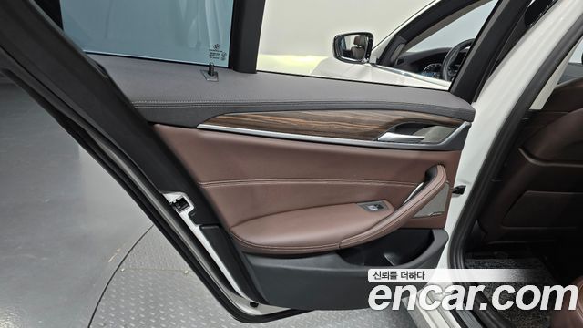 BMW 5-Series 2021 — photo 15