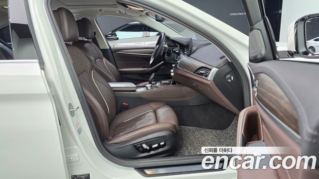 BMW 5-Series 2021 — photo 16