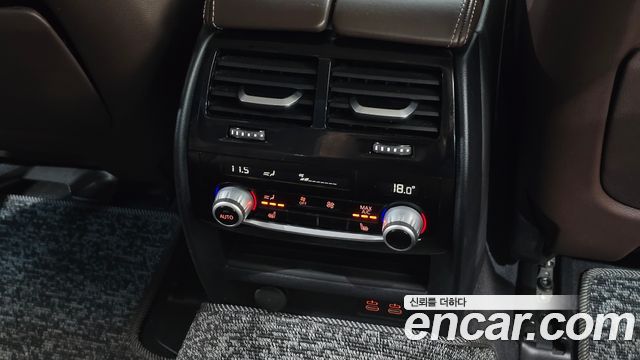 BMW 5-Series 2021 — photo 28