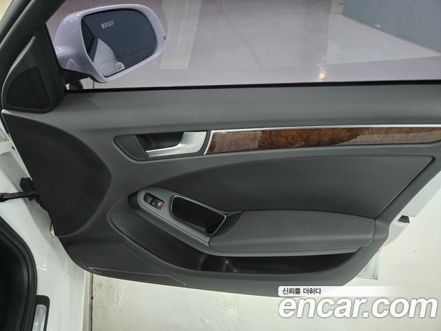 Audi A4 2012 — photo 12