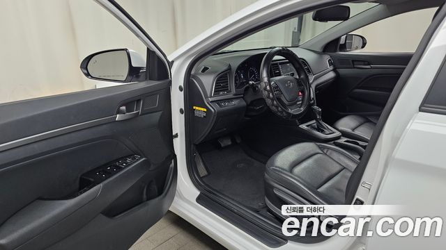 Hyundai AVANTE 2018 — photo 10
